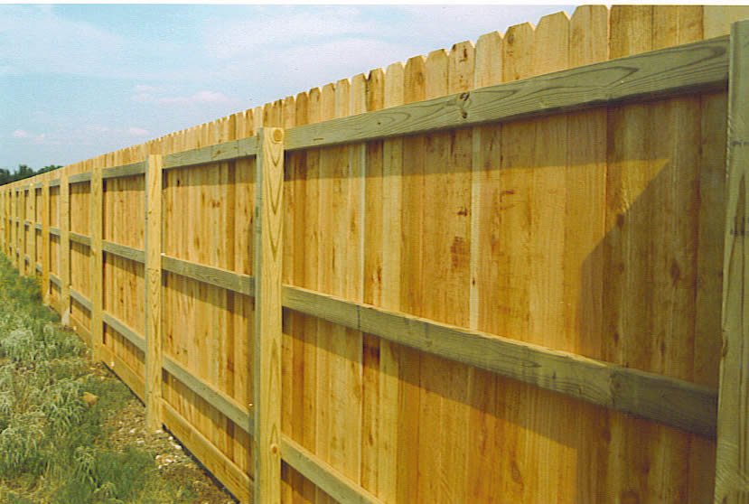 Privacy wood fence with 3 rails and cedar material